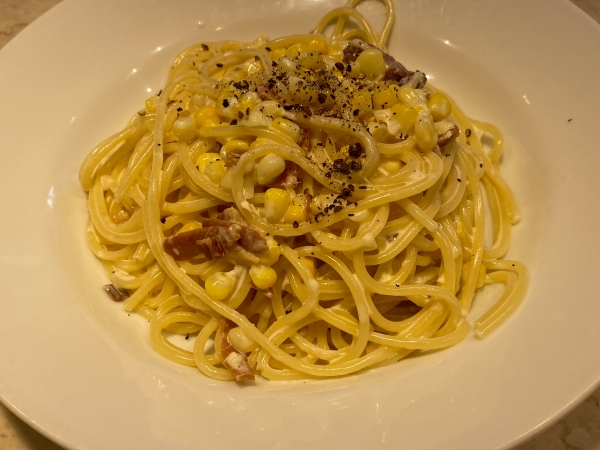 スパゲッティ　生ハムととうもろこしのクリームソース